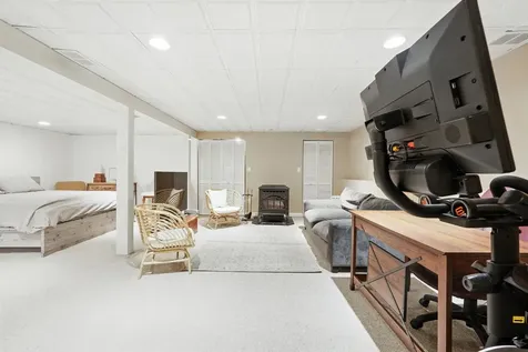 11 Albany Avenue Londonderry NH 03053