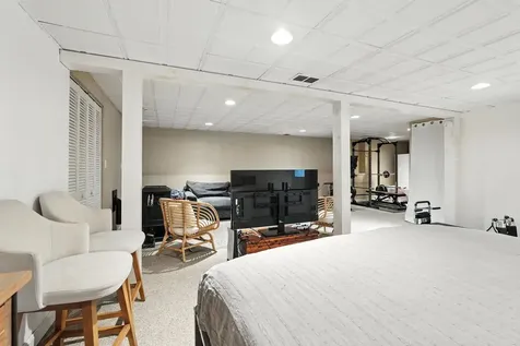 11 Albany Avenue Londonderry NH 03053