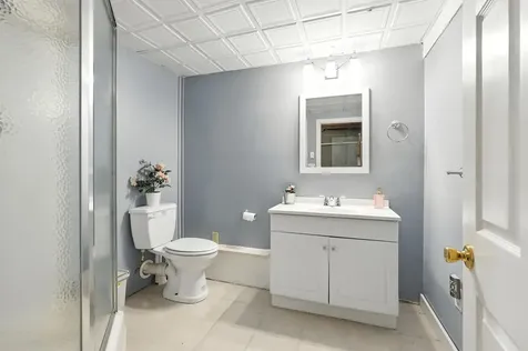 11 Albany Avenue Londonderry NH 03053