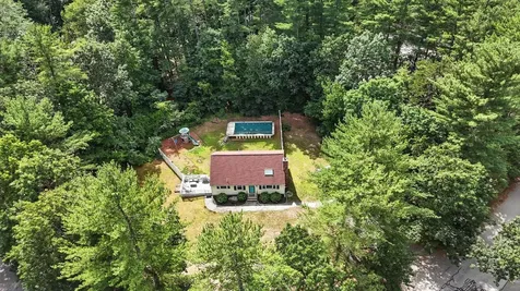 11 Albany Avenue Londonderry NH 03053