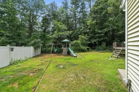 11 Albany Avenue Londonderry NH 03053