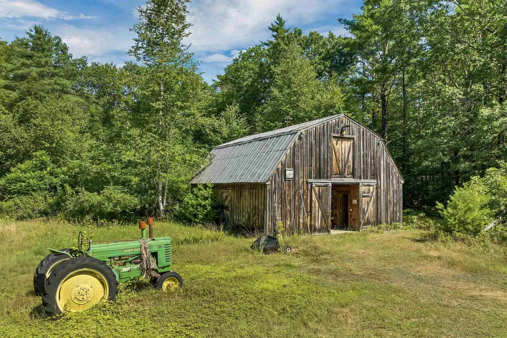 102 Milton Road Farmington NH 03835
