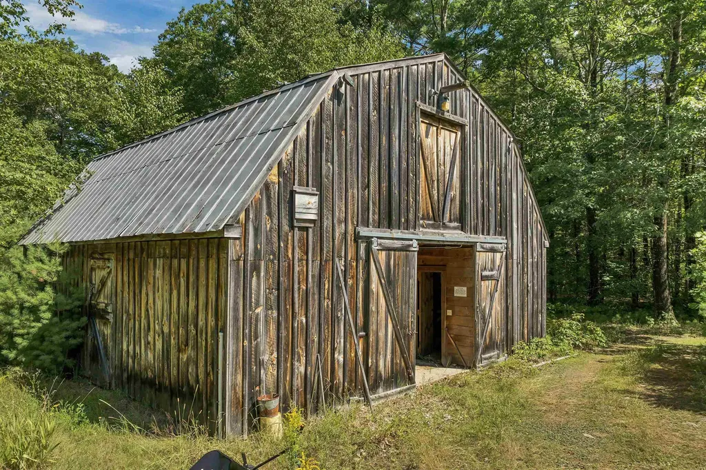 102 Milton Road Farmington NH 03835