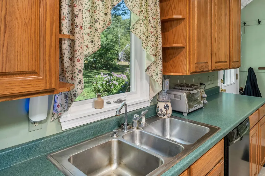 102 Milton Road Farmington NH 03835