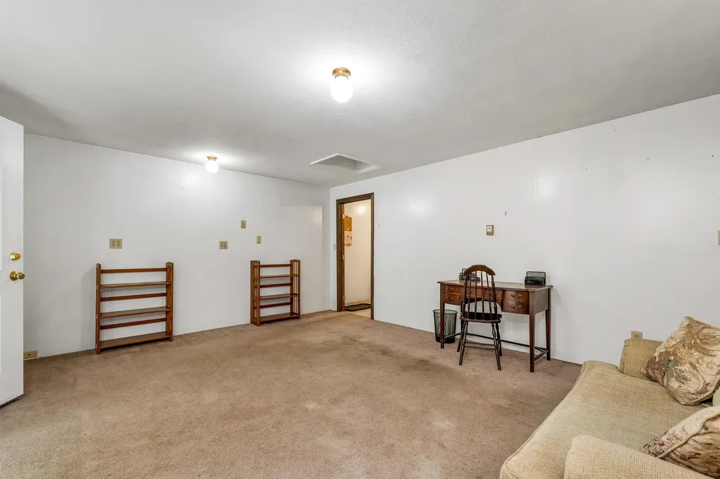 102 Milton Road Farmington NH 03835