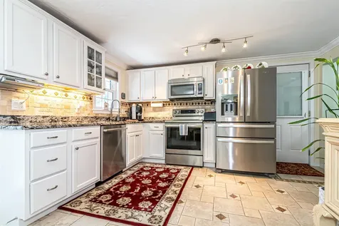 19 Hall Court Portsmouth NH 03801