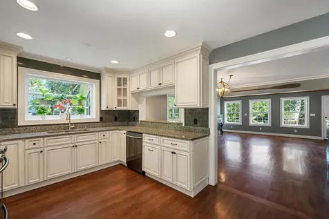 1007 Maplewood Avenue Portsmouth NH 03801