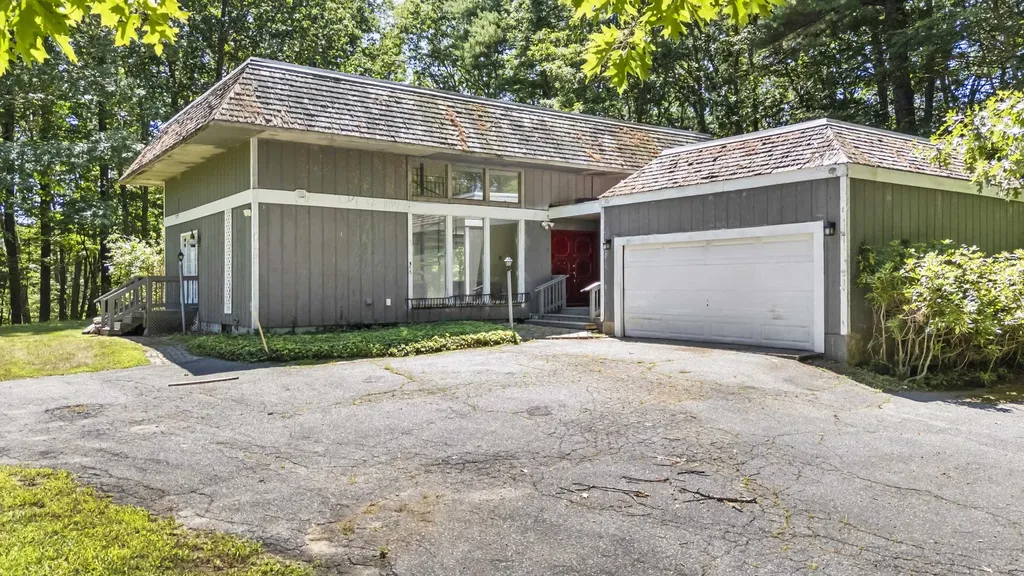 124 Exeter Road North Hampton NH 03862