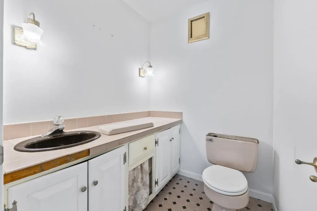 124 Exeter Road North Hampton NH 03862