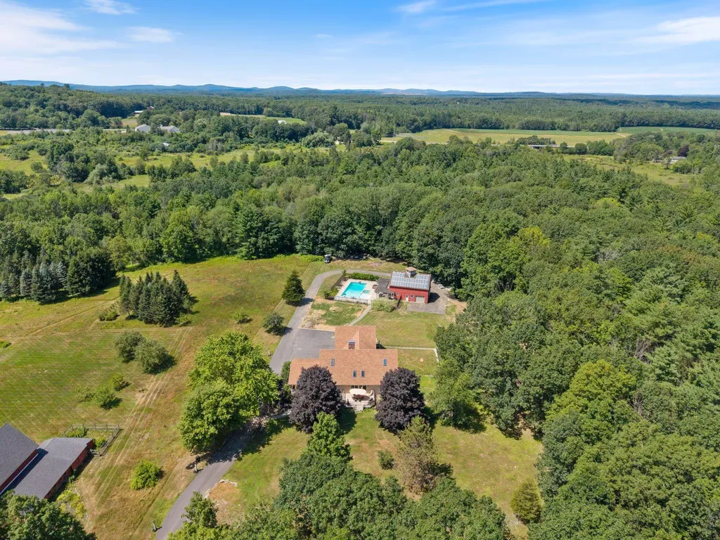 51 Evans Road Madbury NH 03823-0000