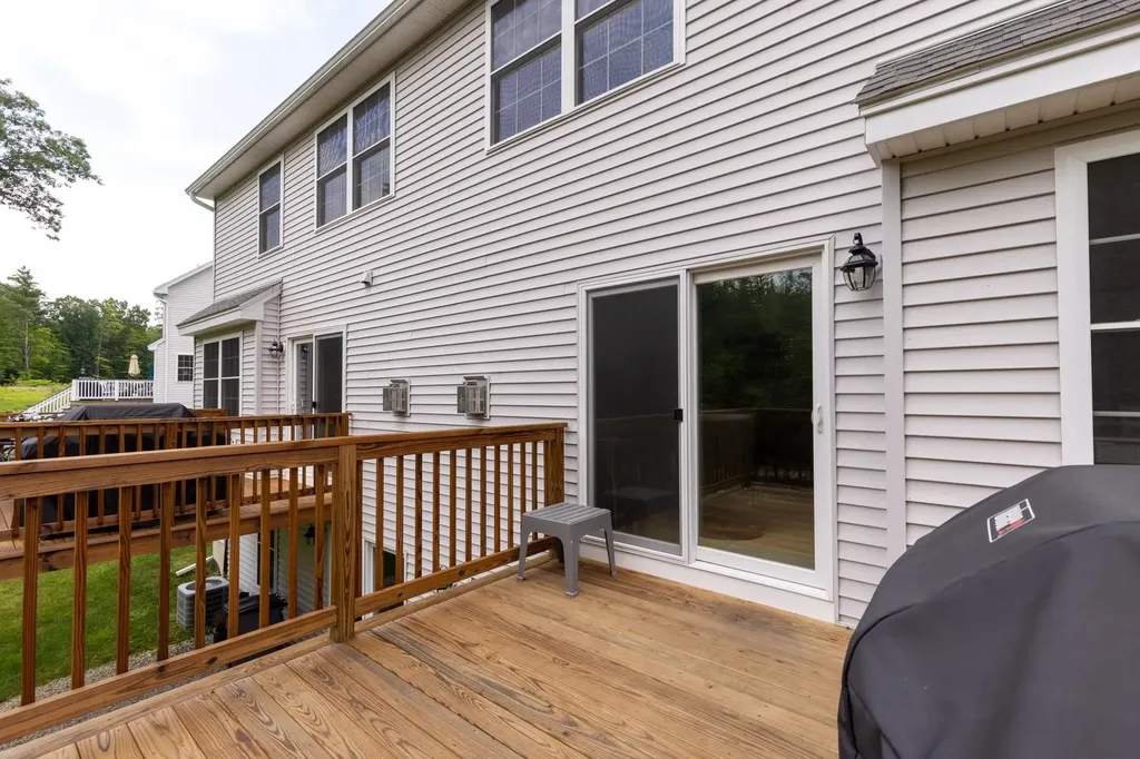 9 Annika Lee Drive Epping NH 03042