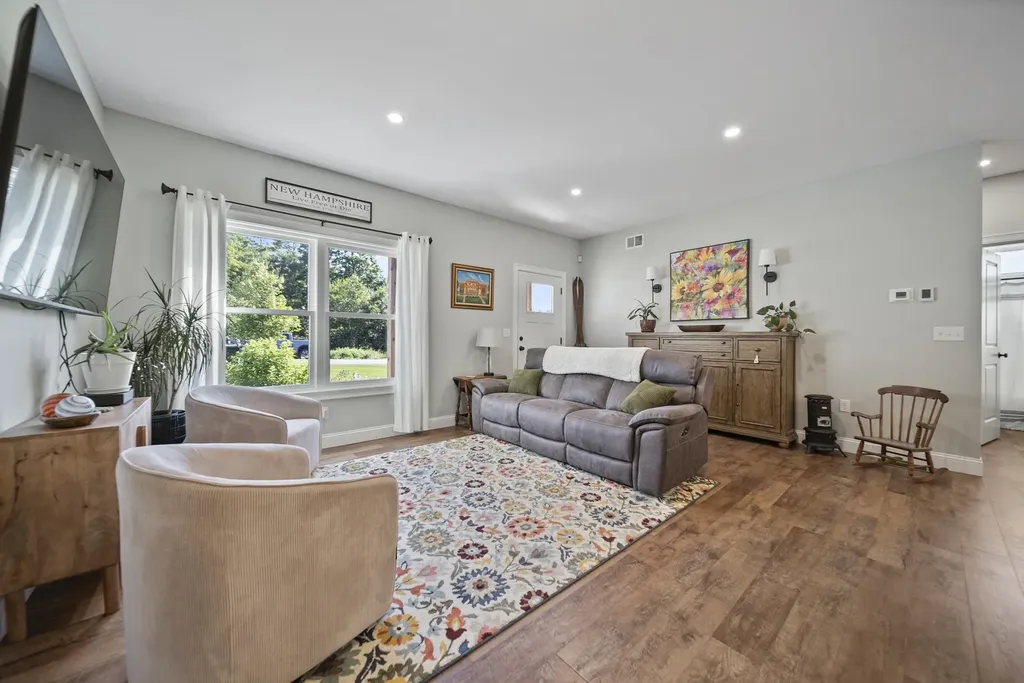 6 Lottie Lane Chichester NH 03258