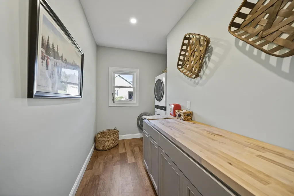 6 Lottie Lane Chichester NH 03258