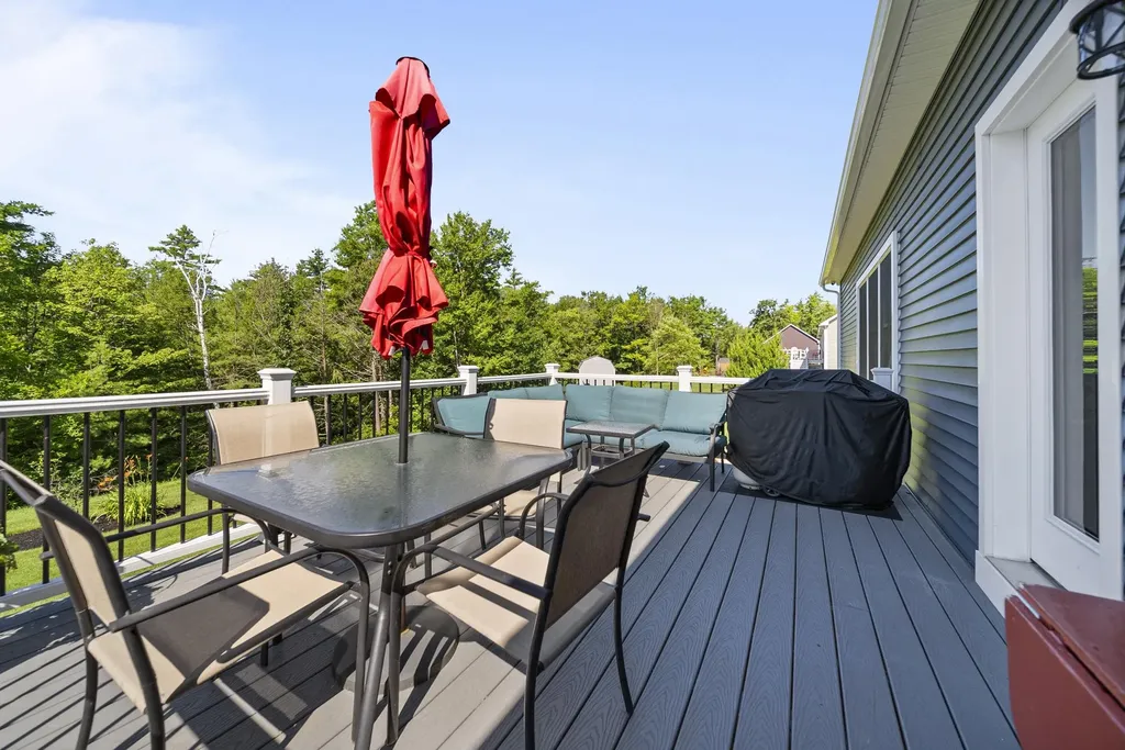 6 Lottie Lane Chichester NH 03258