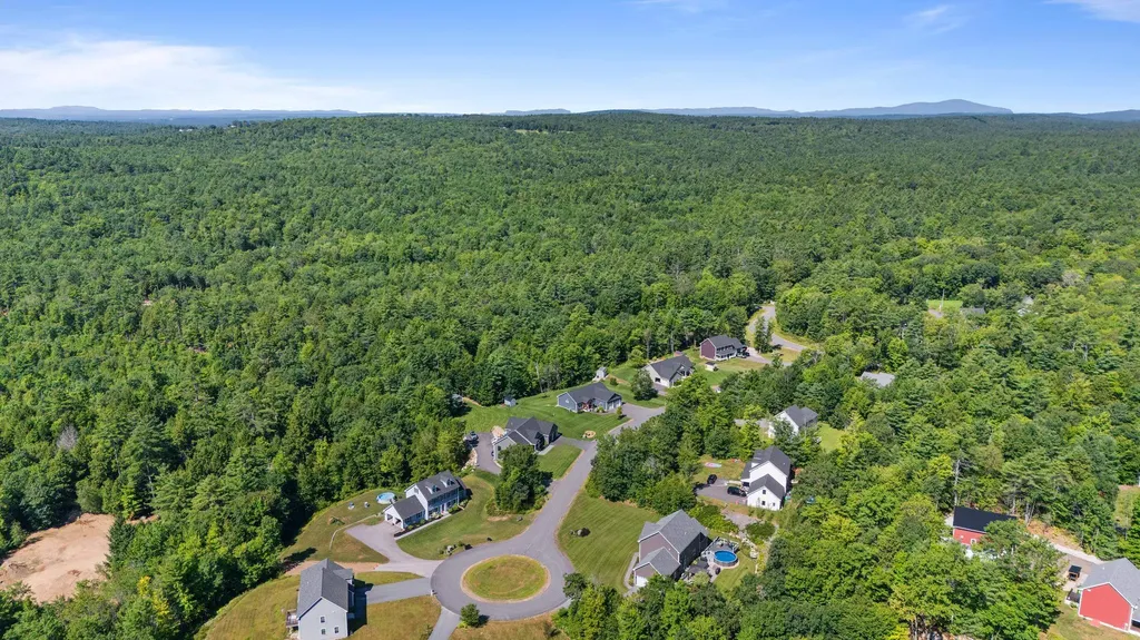 6 Lottie Lane Chichester NH 03258