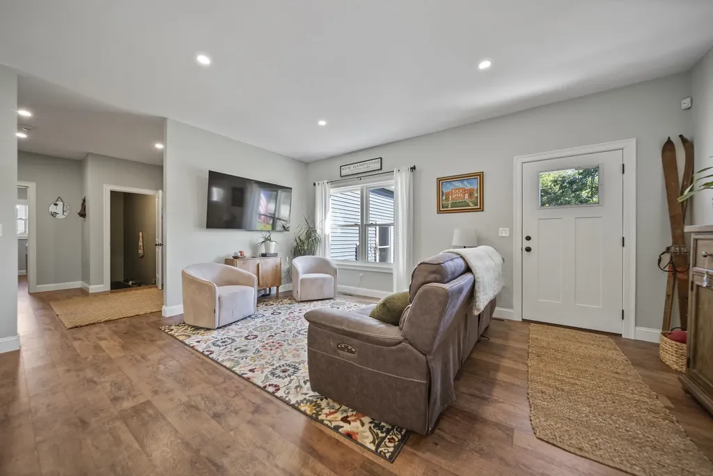 6 Lottie Lane Chichester NH 03258