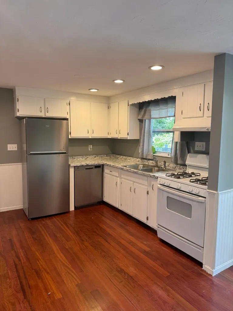 24 Radcliffe Drive Hudson NH 03051