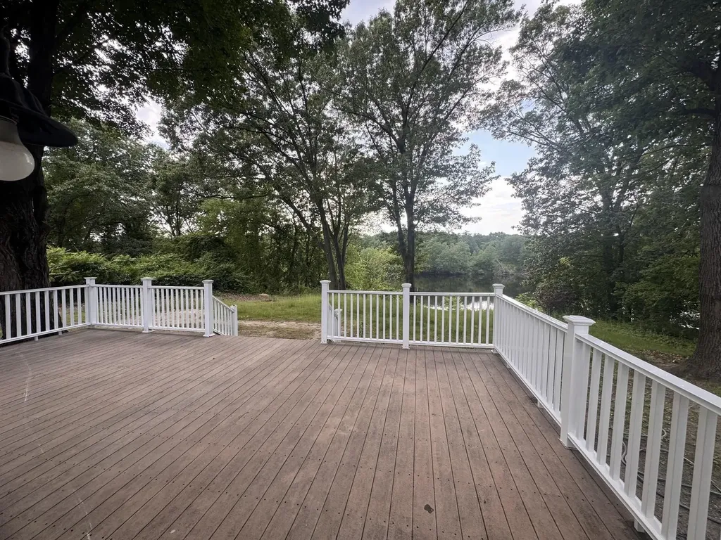 24 Radcliffe Drive Hudson NH 03051