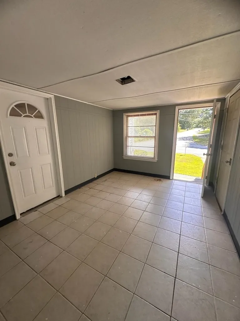 24 Radcliffe Drive Hudson NH 03051