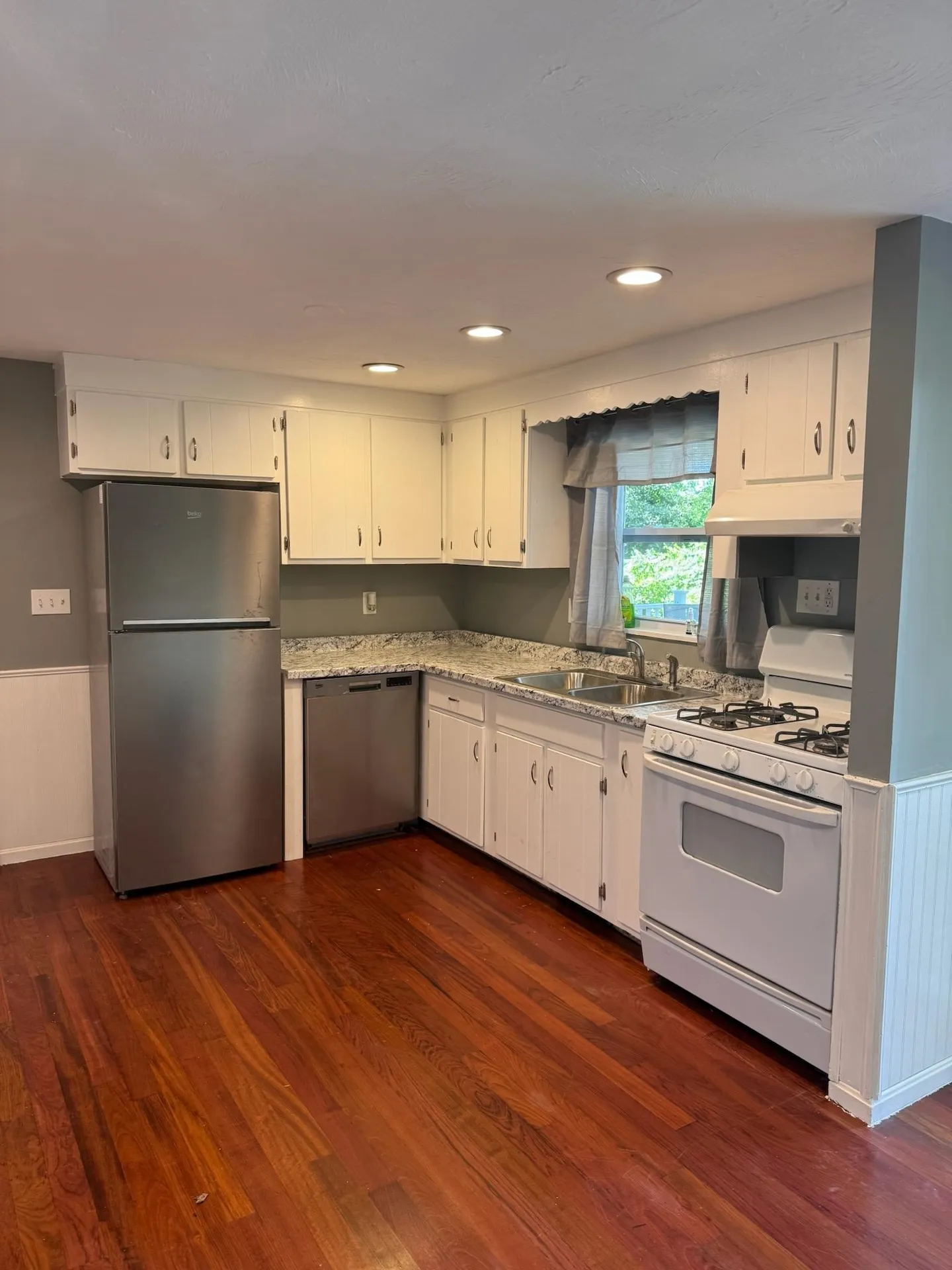 24 Radcliffe Drive Hudson NH 03051