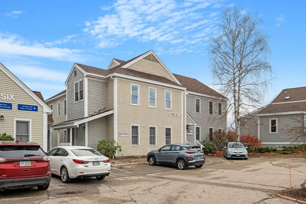 25 Country Club Road Gilford NH 03249