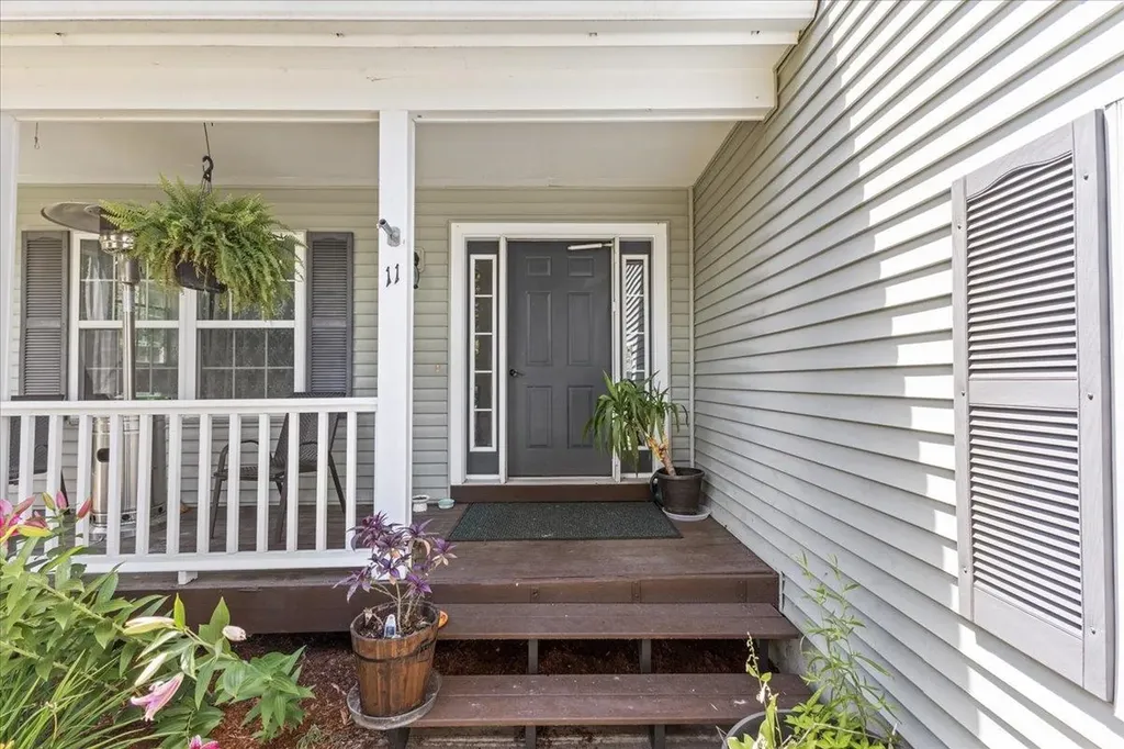 11 Cabot Court South Burlington VT 05403