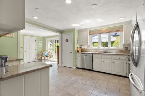 16 Amble Road Nashua NH 03062