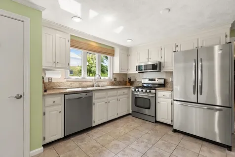 16 Amble Road Nashua NH 03062