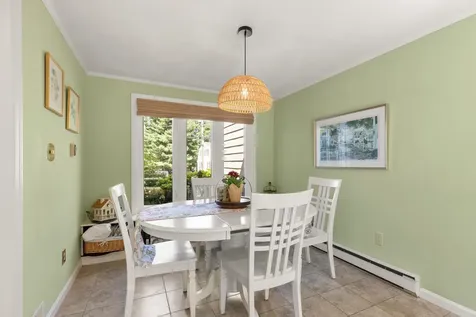 16 Amble Road Nashua NH 03062