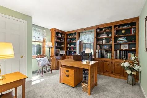 16 Amble Road Nashua NH 03062