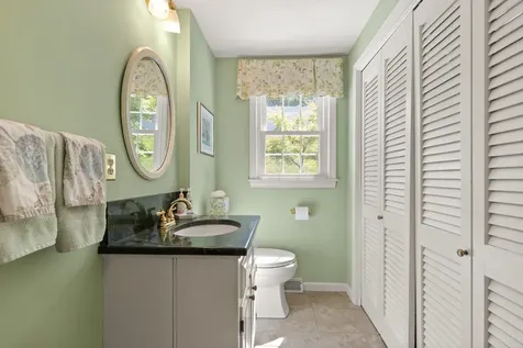 16 Amble Road Nashua NH 03062