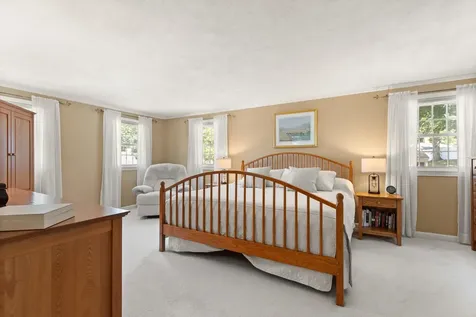 16 Amble Road Nashua NH 03062