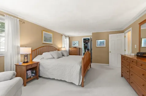 16 Amble Road Nashua NH 03062