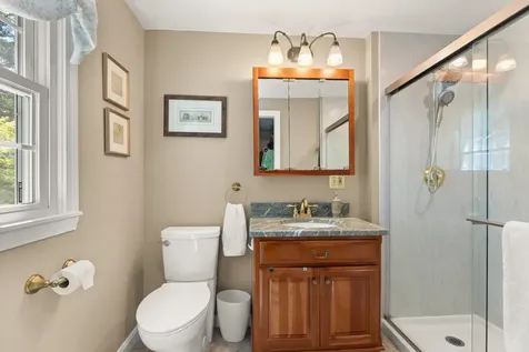 16 Amble Road Nashua NH 03062