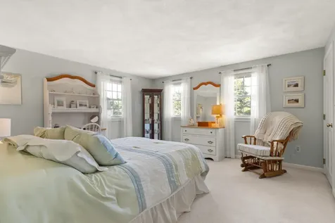 16 Amble Road Nashua NH 03062