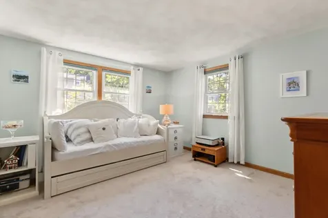 16 Amble Road Nashua NH 03062