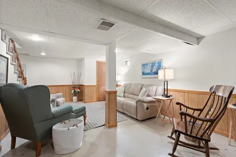 16 Amble Road Nashua NH 03062