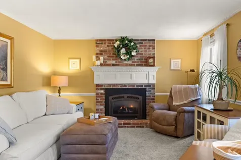 16 Amble Road Nashua NH 03062