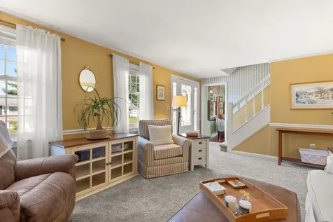 16 Amble Road Nashua NH 03062