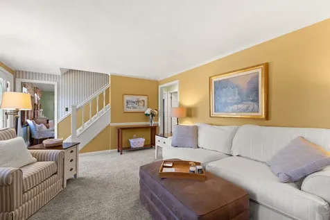 16 Amble Road Nashua NH 03062