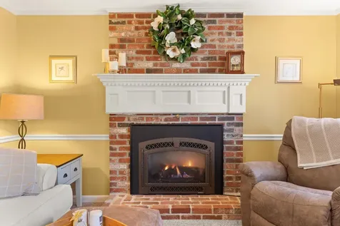 16 Amble Road Nashua NH 03062