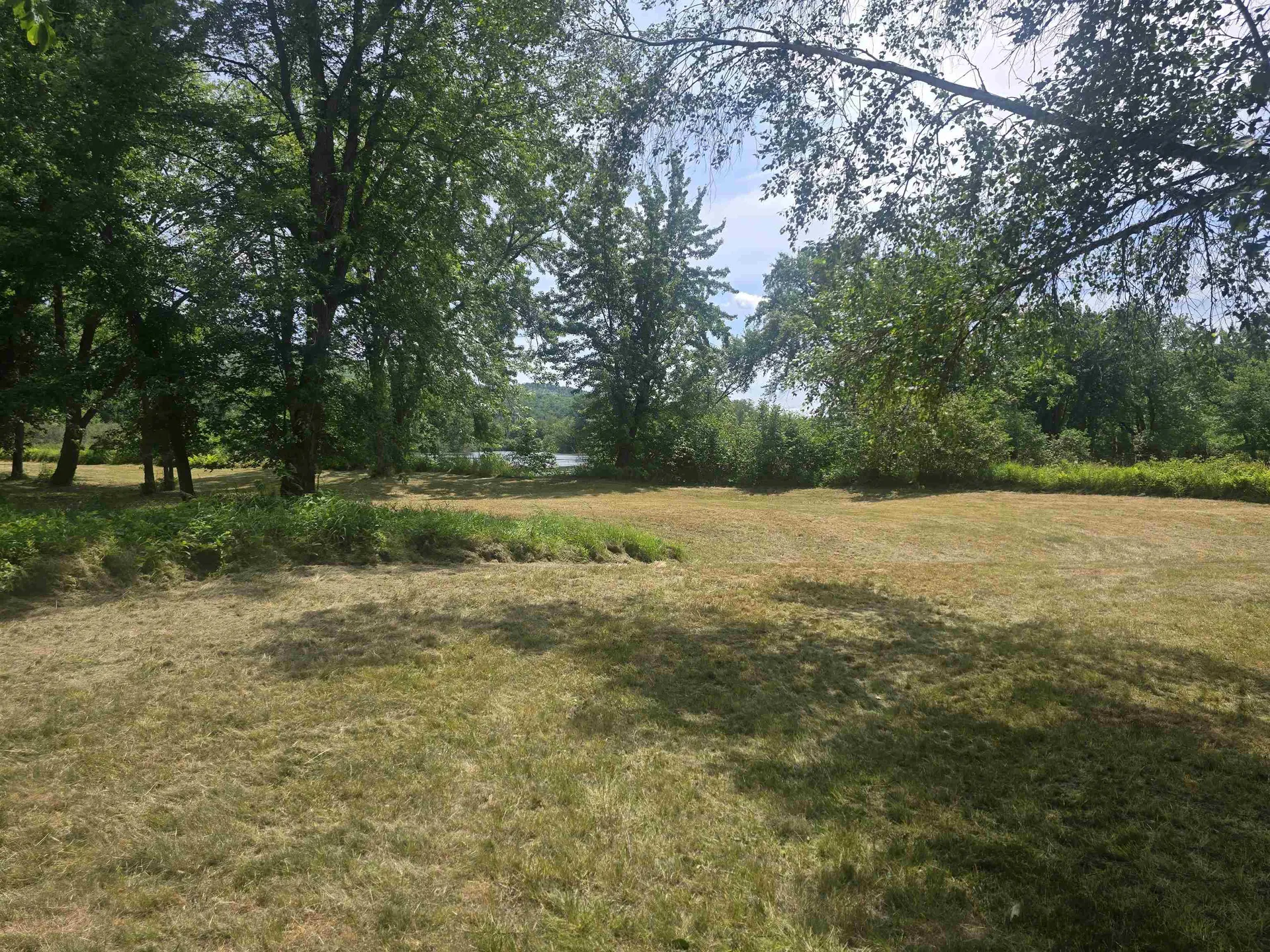 00 Braggs Bay Off Errol NH 03579