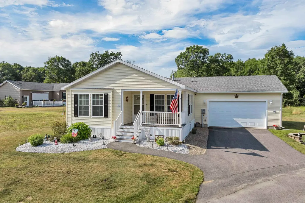 10 Ashleigh Way Rochester NH 03867