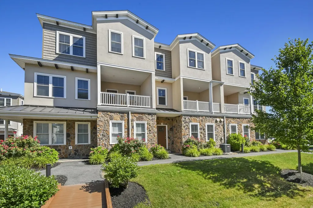 3 Cortona Way Salem NH 03079