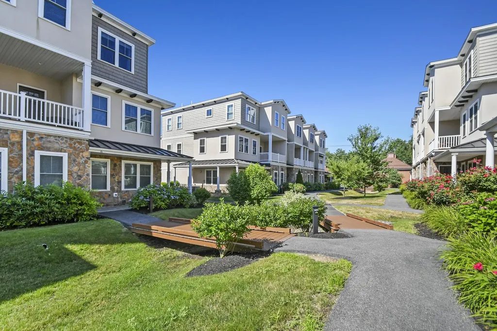 3 Cortona Way Salem NH 03079
