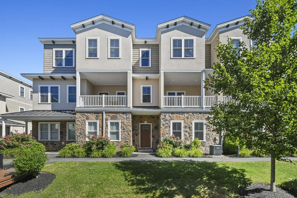 3 Cortona Way Salem NH 03079