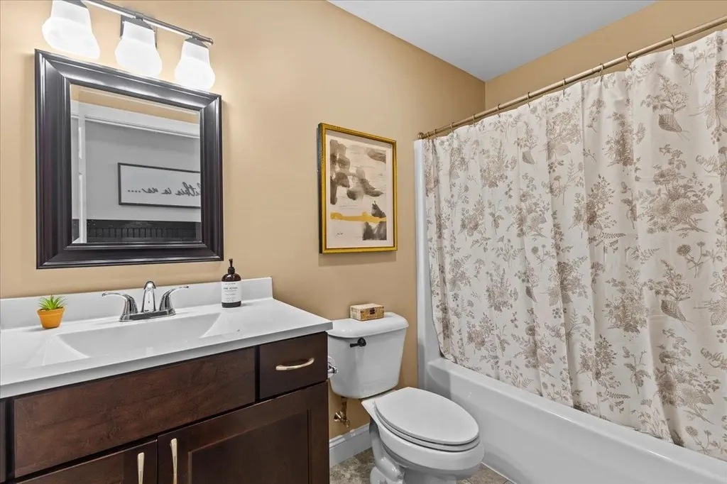 8 Allaire Drive St. Albans Town VT 05478