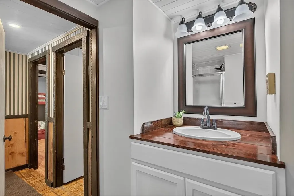 532 Sherwood Forest Londonderry VT 05148