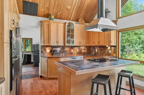 532 Sherwood Forest Londonderry VT 05148