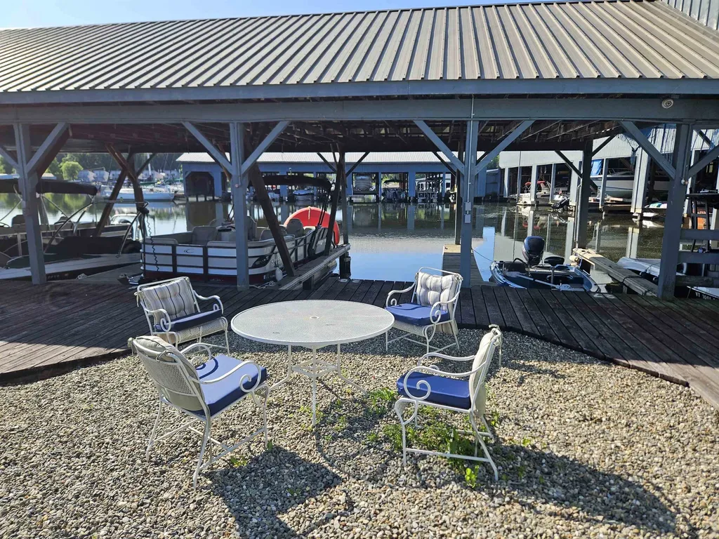 197 Farrants Point Newport City VT 05855